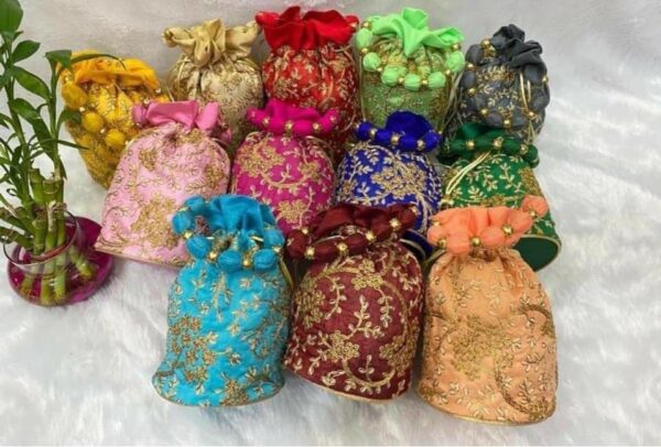 Embroidery Hand potly with base