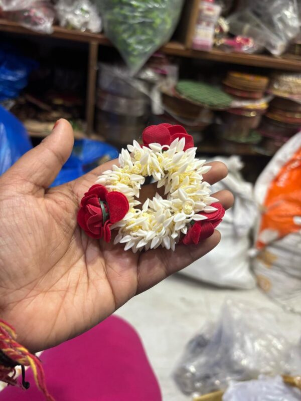 Mogra Gajra With Red Rose Flower
