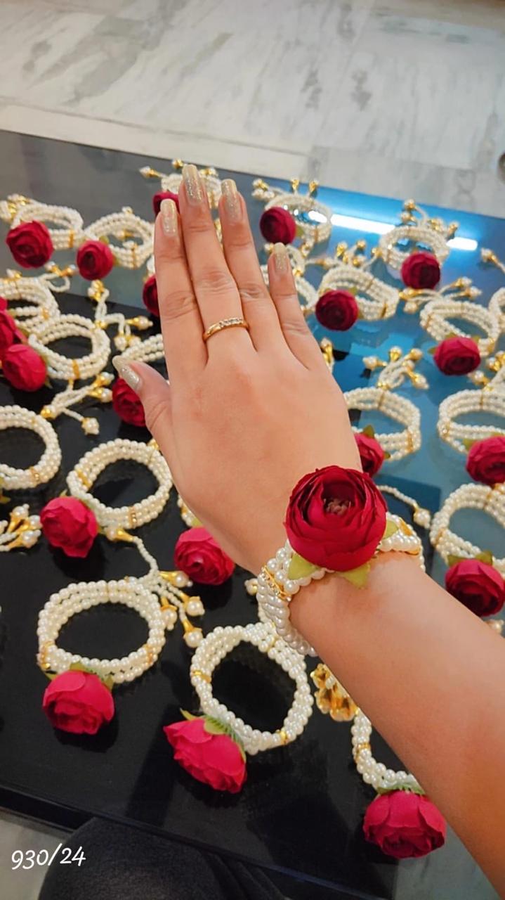 Pearl and rose design bracelet for wedding return gift