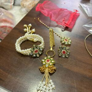 Premium Wedding Gift Mini Potli Bag – Satka Set, Maang Tika, Ring, Bracelet & Traditional Bridal Accessory Hamper (1 Piece)